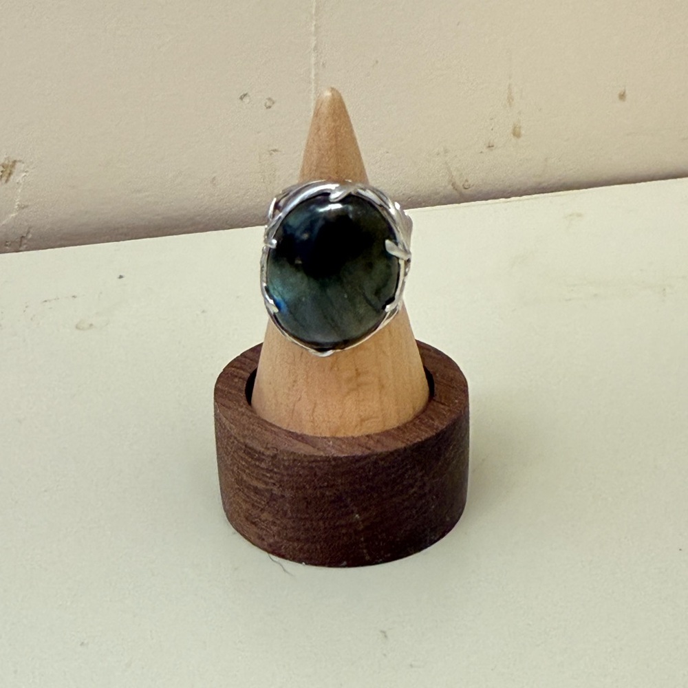 💍 Sterling Silver Labradorite Vine Design Ring – Size 7